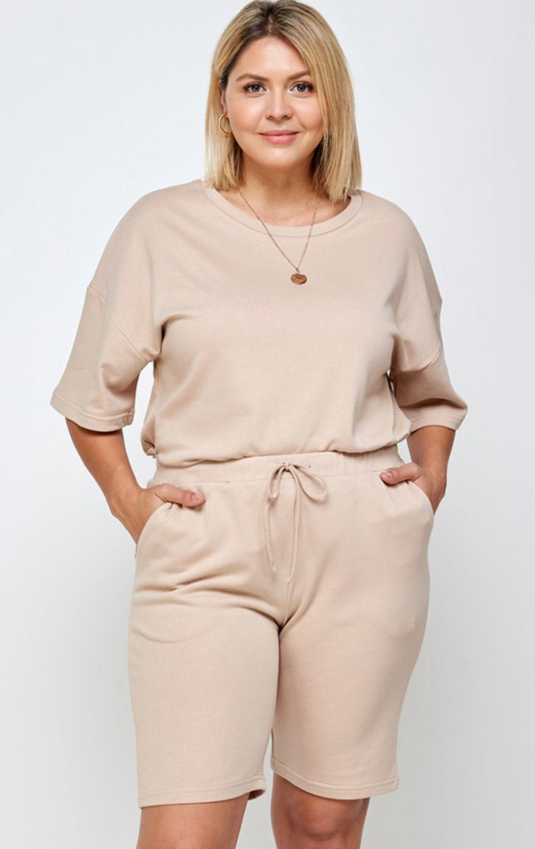 PLUS SIZE - High waisted loose fit shorts (Tan)